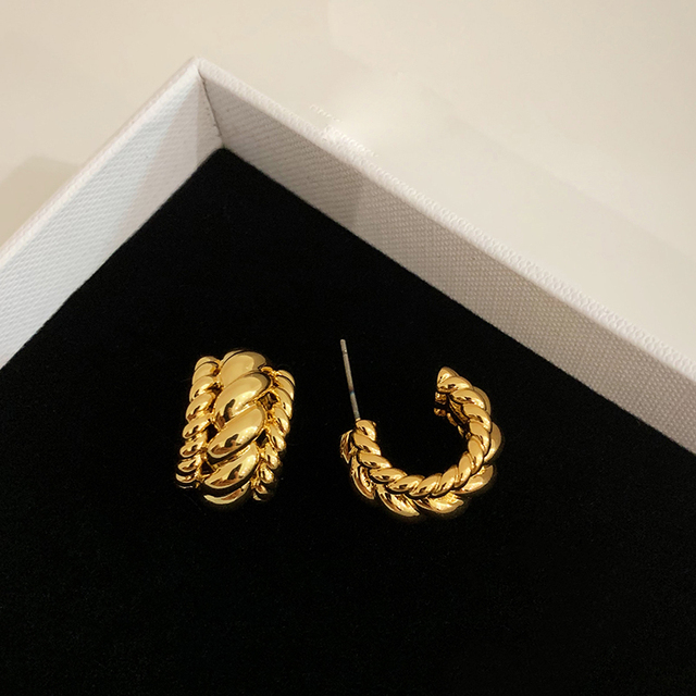Złote duże kolczyki Twisted Hoop z łańcuszkiem - minimalistyczne, modne i eleganckie - Wianko - 3