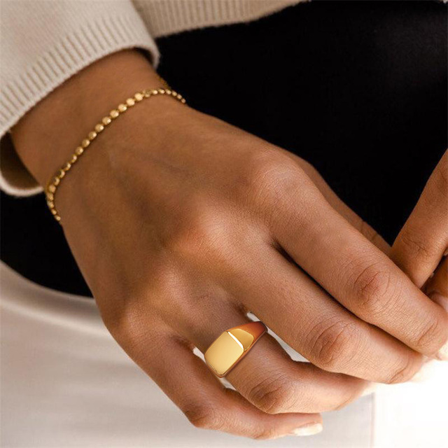 Personalizowany sygnet kwadratowy dla kobiet z wygrawerowanymi inicjałami - delikatny różowy pierścień ze złota - Wianko - 21