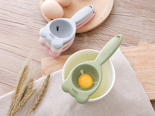 Biały separator jaj oraz sitko do pieczenia - przyrząd kuchenny wielokolorowy - Wianko - 1