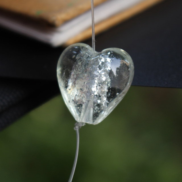 Kształt serca z 20mm, jasne szklane paciorki Lampwork - 10 sztuk, z kawałkami świecącego nadruku, do biżuterii - Wianko - 1