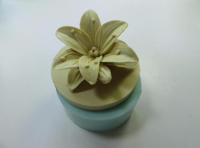 Forma silikonowa do ciasta Lily 3D + ślubne zdobienia kwiatowe + aromatyczne formy do mydeł i świec - Wianko - 8
