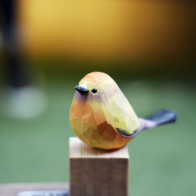 Ręcznie rzeźbiony drewniany kwiat ptaszek Warbler - kolorowa ozdoba w kategorii Figurki i miniatury - Wianko - 2