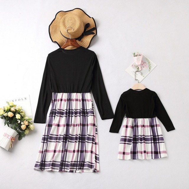 Dopasowane sukienki dla mamy i córki w kratkę z patchworkiem - Wianko - 3