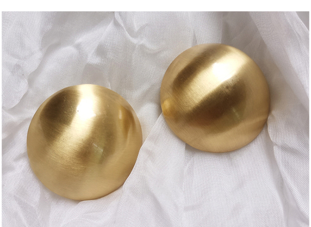 Kolczyki matowe metalowe z przyciskiem z nowej kolekcji - złoty kolor, minimalistyczne okrągłe monety dla kobiet - prezent na party i wesele - Wianko - 2