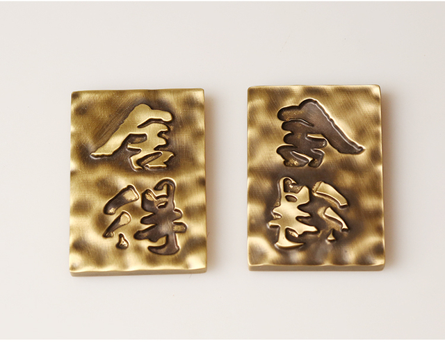 Mosiężne kwadratowe przyciski do papieru z rzeźbą kreatywną wykonane z metalu Xuan - wielofunkcyjne - Wianko - 9