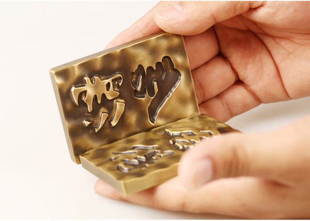 Mosiężne kwadratowe przyciski do papieru z rzeźbą kreatywną wykonane z metalu Xuan - wielofunkcyjne - Wianko - 10
