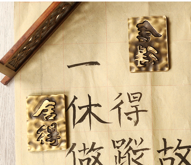 Mosiężne kwadratowe przyciski do papieru z rzeźbą kreatywną wykonane z metalu Xuan - wielofunkcyjne - Wianko - 6