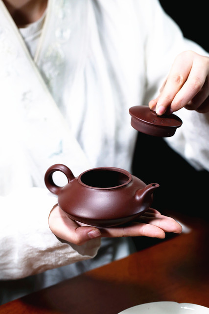 Dzbanek do herbaty z purpurowej gliny Yixing, ręcznie wykonany, pojemność 200ml - Wianko - 25