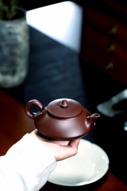Dzbanek do herbaty z purpurowej gliny Yixing, ręcznie wykonany, pojemność 200ml - Wianko - 21