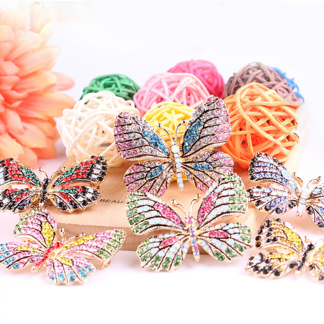 Elegancka broszka motylkowa z kryształkami górskimi - biżuteria wiosenna - Wianko - 1
