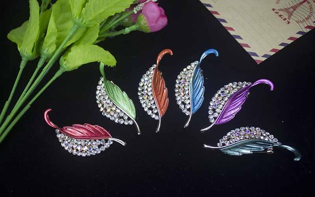 Broszka pół liści z imitacji diamentu - pinowa ozdoba na garnitur, odzież, szalik dla kobiet, biżuteria - Wianko - 3