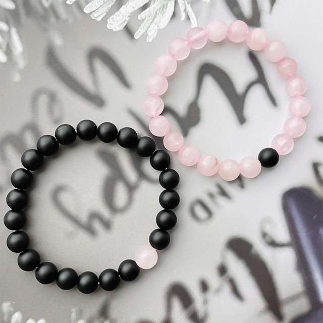 Mody pleciona bransoletka z czarnym i różowym kamieniem naturalnym - ozdobiona koralikami 8 mm - biżuteria dla kobiet - Wianko - 1