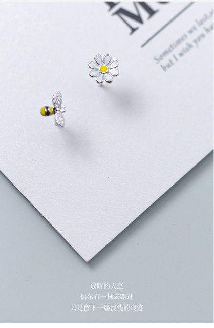 Kolczyki asymetryczne słodka pszczoła Daisy z srebra 925 ze złotym diamentem - Wianko - 5