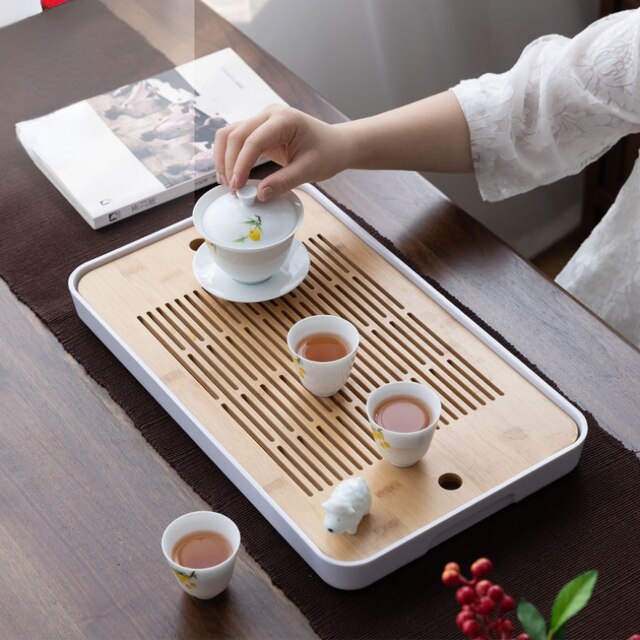 Biała bambusowa taca herbaciana z drewna drenażowego – solidne drewno, dekoracyjny stół, prosta, wysokiej jakości taca herbaciana Vassoio Specchio (ZP50CP) - Wianko - 1