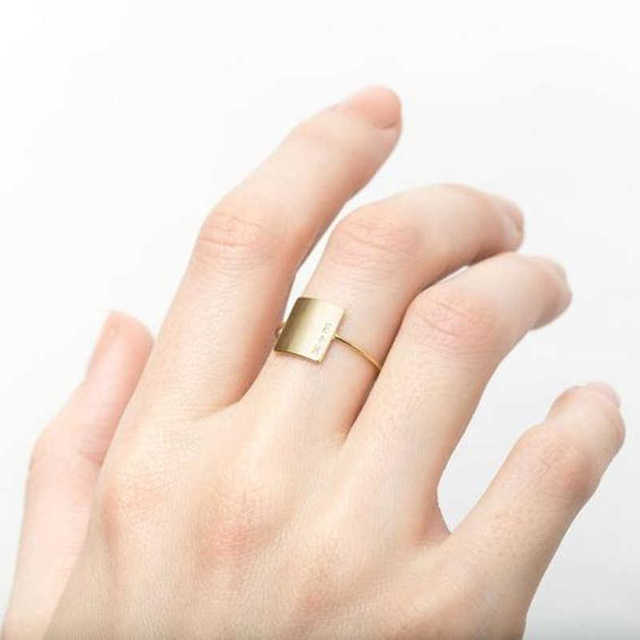 Personalizowany prostokątny sygnet dla kobiet - nadruk imienia/inicjałów - stal nierdzewna - minimalistyczna biżuteria na palec - Wianko - 5