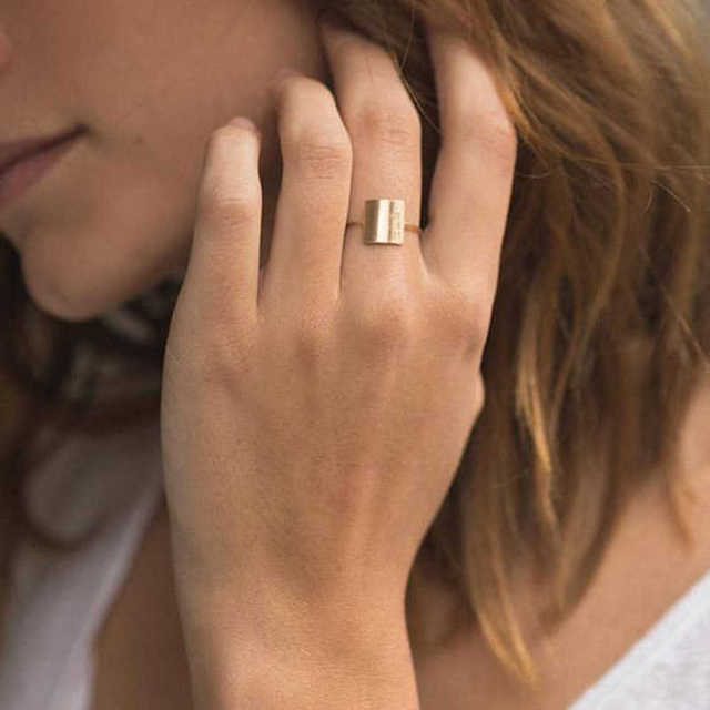 Personalizowany prostokątny sygnet dla kobiet - nadruk imienia/inicjałów - stal nierdzewna - minimalistyczna biżuteria na palec - Wianko - 8