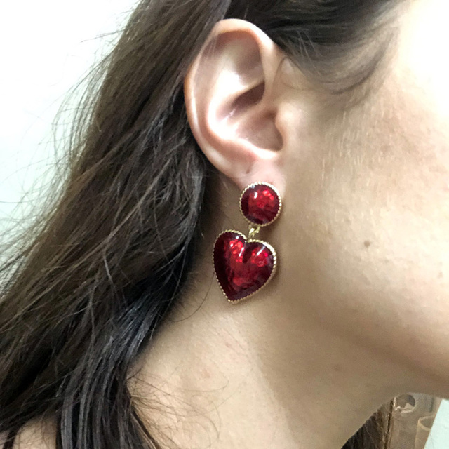 Kolczyki wiszące złote z emaliowanym czerwonym sercem w kształcie serca - Wianko - 2