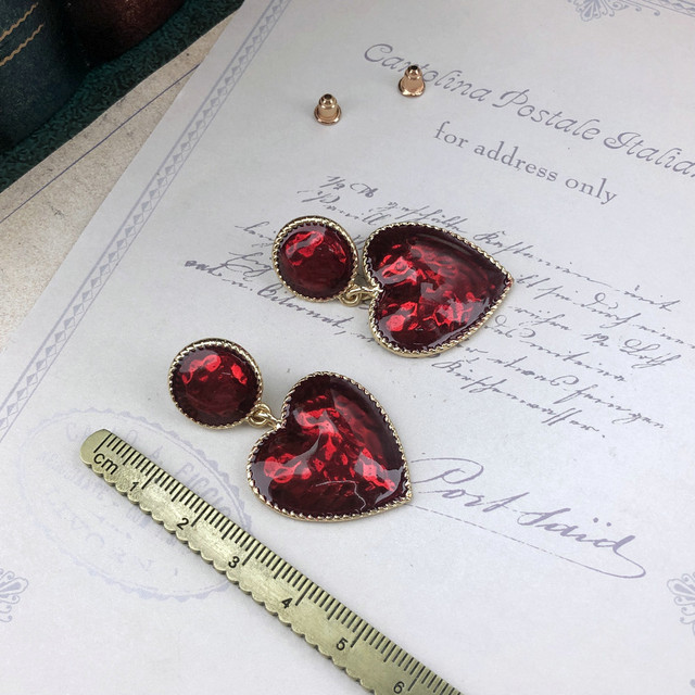 Kolczyki wiszące złote z emaliowanym czerwonym sercem w kształcie serca - Wianko - 7