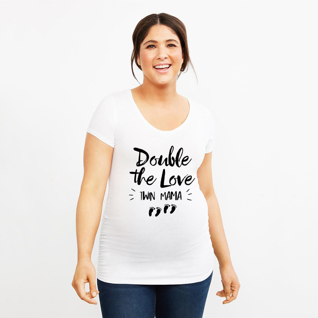 Podwójna miłość - Twin Mama. Koszulka dla mamy bliźniaków - śmieszny prezent ciążowy - Wianko - 2