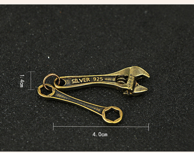 Solidny breloczek w formie vintage mosiężnego klucza z łańcuszkiem, ręcznie robiony z czystej miedzi, idealny na klucze do motocykli i samochodów - Wianko - 10