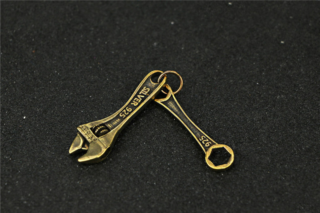 Solidny breloczek w formie vintage mosiężnego klucza z łańcuszkiem, ręcznie robiony z czystej miedzi, idealny na klucze do motocykli i samochodów - Wianko - 9