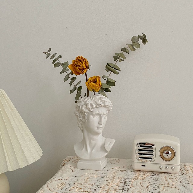 Europejski dom - wazon ozdobny David z głową posągu, wykonany z żywicy. Nowoczesne, abstrakcyjne dzieło sztuki, o kreatywnym rzeźbiarskim stylu. Mini biust, idealny do aranżacji wnętrz. Praktyczna sztuka, która wprowadza unikalny wygląd do Twojego domu - Wianko - 2
