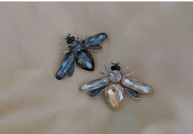 Czarny kryształ - śliczna broszka pszczoła ćma Pin, złoty kolor, dla kobiet - Wianko - 5
