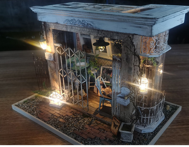 Drewniany domek dla lalek: DIY irlandzki domek z zestawem miniaturowych mebli i oświetleniem LED - idealny prezent urodzinowy dla dzieci i dorosłych - Wianko - 8