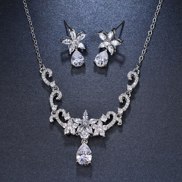 Komplet biżuterii ślubnej z klasycznym motywem kwiatowym, delikatnie dyndającymi cyrkoniami i wysokiej jakości kamieniem CZ - Wianko - 1
