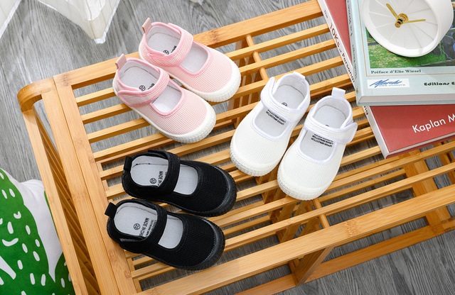 Dziecięce białe buty trampki Casual dla dziewczynki i chłopca, antypoślizgowe, wygodne, przedszkolne, oddychające dzianiny, w kolorze czarnym i różowym - Wianko - 2