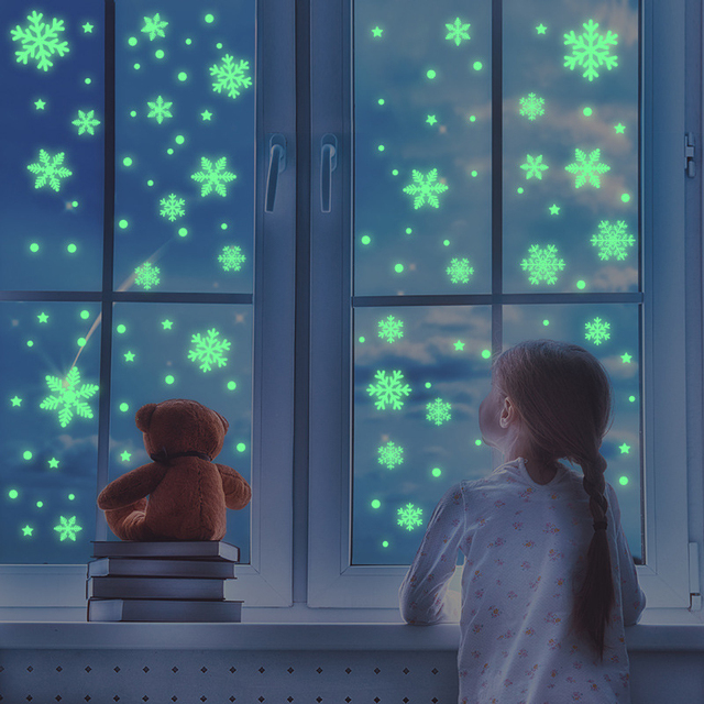 Luminous naklejka na ścianę w kształcie płatka śniegu dla dzieci - 50 sztuk uroczej dekoracji bożonarodzeniowej do pokoju sypialni - Wianko - 10