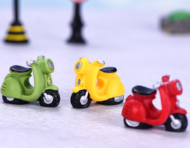 Figurka motocykla trójkołowego ozdobiona w bajkowym stylu - akcesoria do miniaturowego ogrodu i domku dla lalek - żywiczny krajobraz w stylu Bonsai - dekoracja na babeczki - Wianko - 7