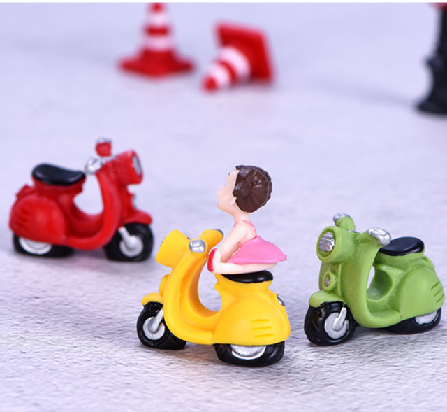Figurka motocykla trójkołowego ozdobiona w bajkowym stylu - akcesoria do miniaturowego ogrodu i domku dla lalek - żywiczny krajobraz w stylu Bonsai - dekoracja na babeczki - Wianko - 4