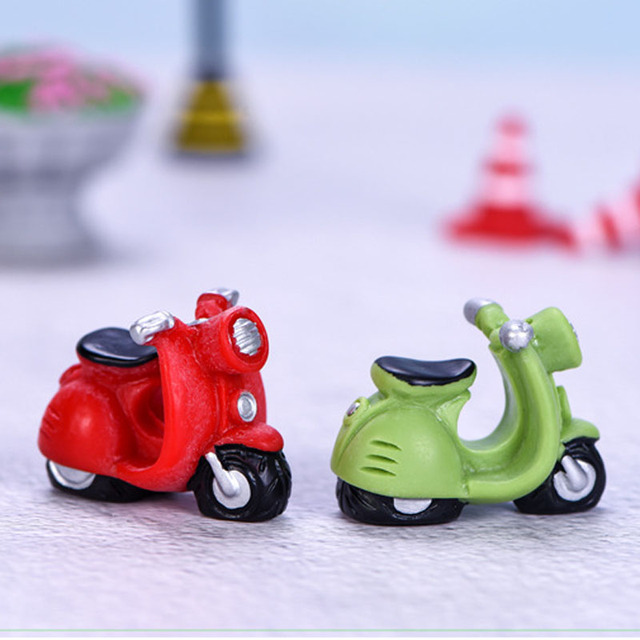 Figurka motocykla trójkołowego ozdobiona w bajkowym stylu - akcesoria do miniaturowego ogrodu i domku dla lalek - żywiczny krajobraz w stylu Bonsai - dekoracja na babeczki - Wianko - 3