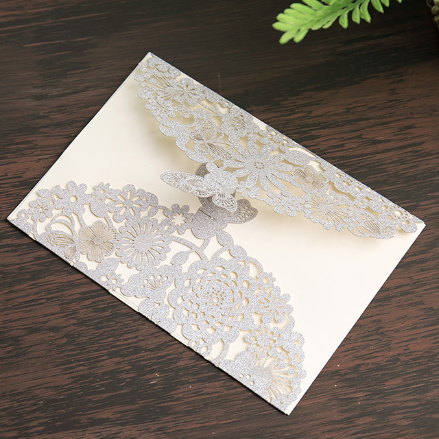 Zaproszenia ślubne WISHAMDE srebrny brokat laserowo wycinane kwiatowe wzory z motylkową koronką - 50 sztuk - Wianko - 3