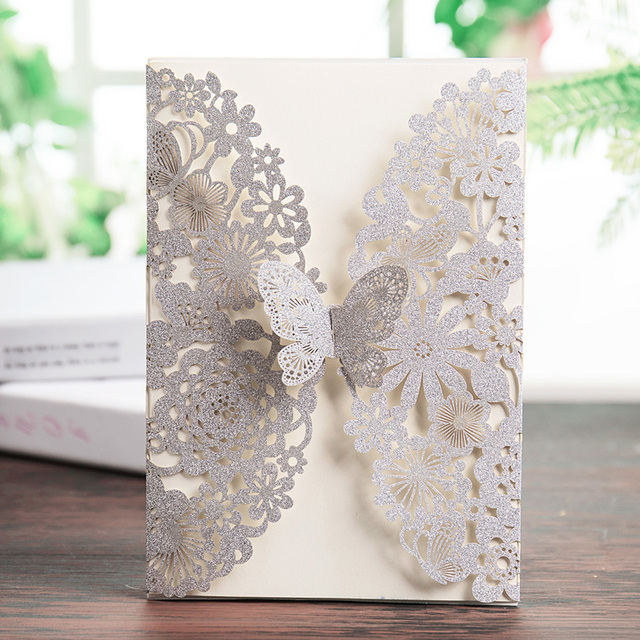 Zaproszenia ślubne WISHAMDE srebrny brokat laserowo wycinane kwiatowe wzory z motylkową koronką - 50 sztuk - Wianko - 2