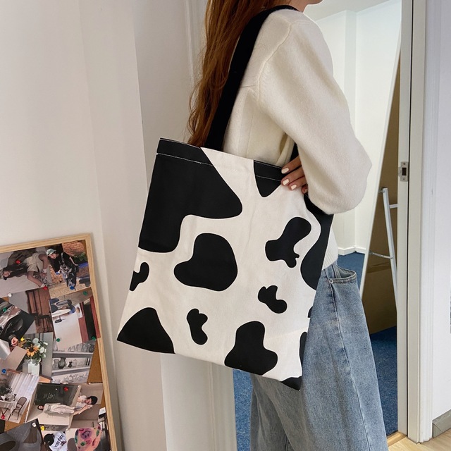 Torba na zakupy dla kobiet w wzór krowa, wykonana z płótna. Styl Harajuku, Ulzzang i koreański, idealna dla fanek prostego, eleganckiego i popularnego designu - Wianko - 18
