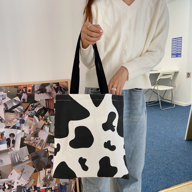 Torba na zakupy dla kobiet w wzór krowa, wykonana z płótna. Styl Harajuku, Ulzzang i koreański, idealna dla fanek prostego, eleganckiego i popularnego designu - Wianko - 17