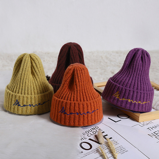 Zimowa czapka szydełkowa dla dzieci z haftowanymi literami - Wianko - 2