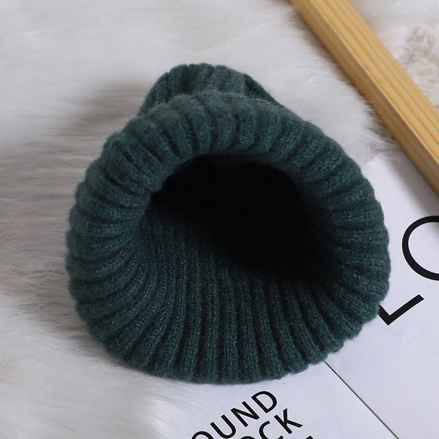 Zimowa czapka szydełkowa dla dzieci z haftowanymi literami - Wianko - 4