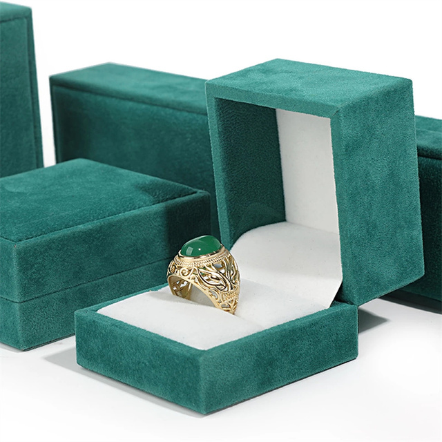 Zielone flanelowe pudełko na biżuterię z organizerem na kolczyki, pierścionki, wisiorki, łańcuszki i kostki - prezent ślubny i zaręczynowy - Wianko - 16