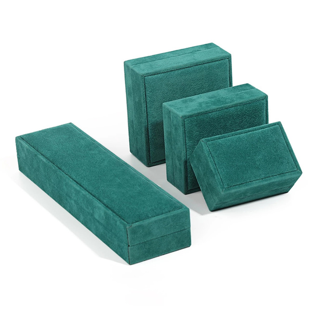 Zielone flanelowe pudełko na biżuterię z organizerem na kolczyki, pierścionki, wisiorki, łańcuszki i kostki - prezent ślubny i zaręczynowy - Wianko - 17