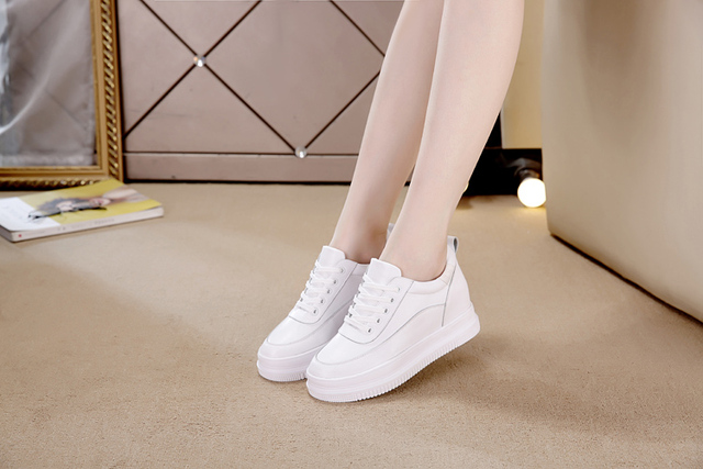 Białe skórzane buty platformowe z ukrytymi obcasami i grubym gumowym podeszwą dla kobiet - Wianko - 12