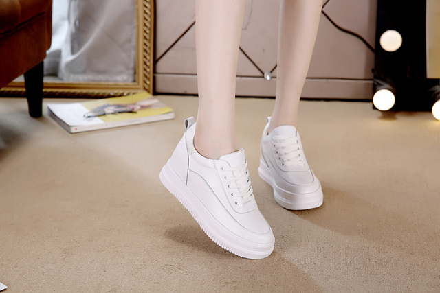 Białe skórzane buty platformowe z ukrytymi obcasami i grubym gumowym podeszwą dla kobiet - Wianko - 13