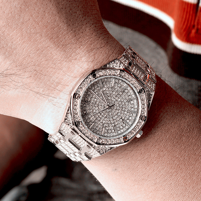 Luksusowy zegarek damski z diamentami i złotą tarczą - Wianko - 2