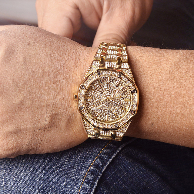 Luksusowy zegarek damski z diamentami i złotą tarczą - Wianko - 3