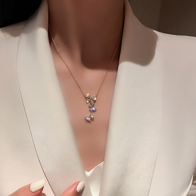 Koreański naszyjnik łańcuszkowy z cyrkonami i błyszczącymi kryształkami w stylu motyla dla kobiet, biżuteria o wykwintnym designie - Wianko - 5