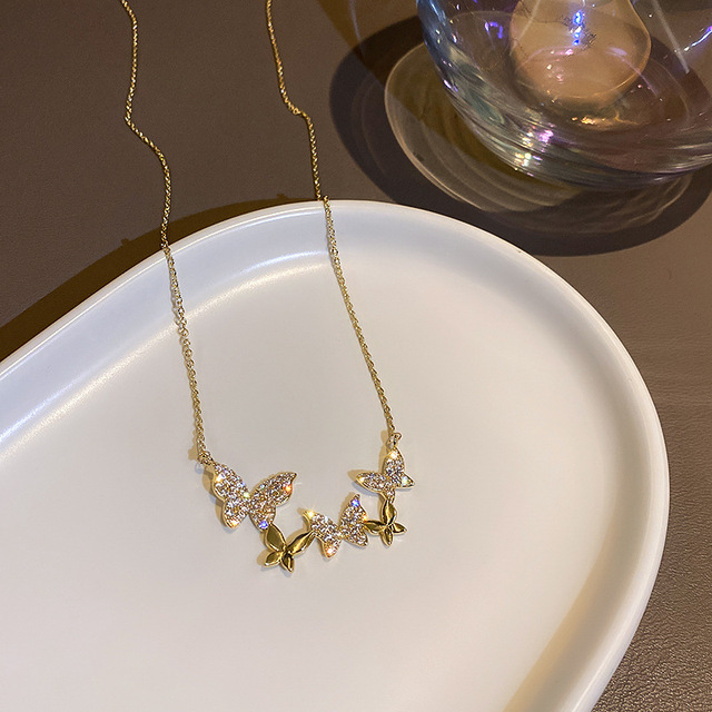 Koreański naszyjnik łańcuszkowy z cyrkonami i błyszczącymi kryształkami w stylu motyla dla kobiet, biżuteria o wykwintnym designie - Wianko - 6