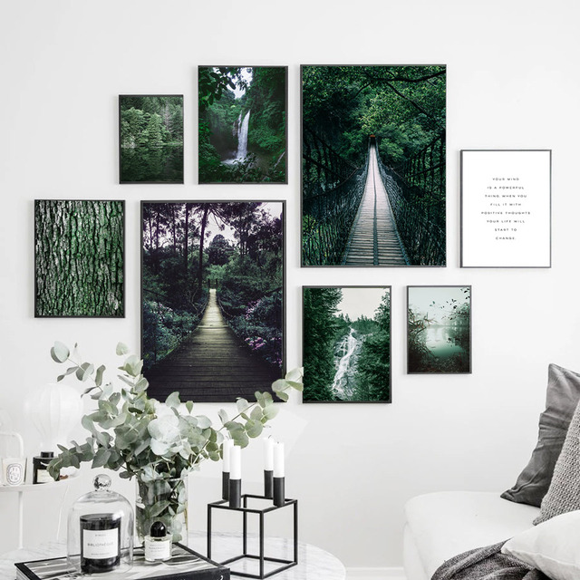 Skandynawski zielony las - obraz na płótnie z malarstwem krajobrazowym i cytatem dla dekoracji wnętrz salonu - Wianko - 2