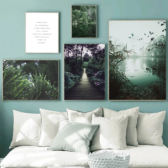 Skandynawski zielony las - obraz na płótnie z malarstwem krajobrazowym i cytatem dla dekoracji wnętrz salonu - Wianko - 3
